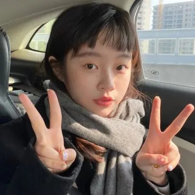 山林中头一个女人 封面